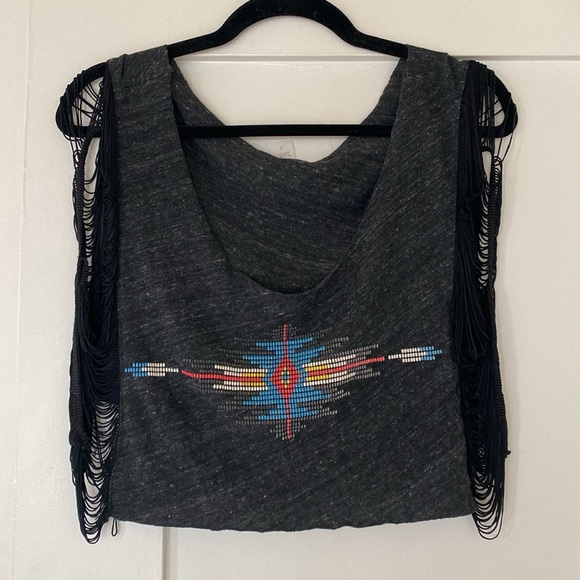 Tops - Cute cropped top with fringe